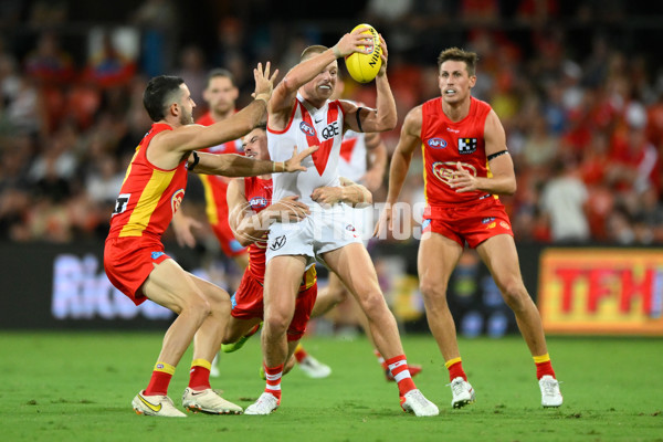 AFL 2023 ROUND 01 - GOLD COAST V SYDNEY - A-15794580