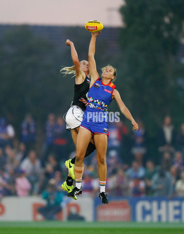 AFLW 2021 Round 02 - Western Bulldogs v Carlton - 804005