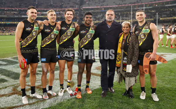 AFL 2022 Round 10 - Richmond v Essendon - 951648