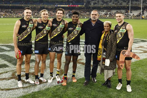 AFL 2022 Round 10 - Richmond v Essendon - 951705