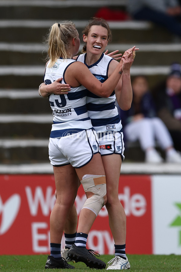 AFLW 2022 S7 Round 02 - Fremantle v Geelong - 1001558