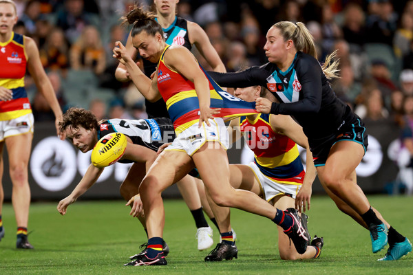 AFLW 2022 S7 Round 06 - Adelaide v Port Adelaide - 1014643