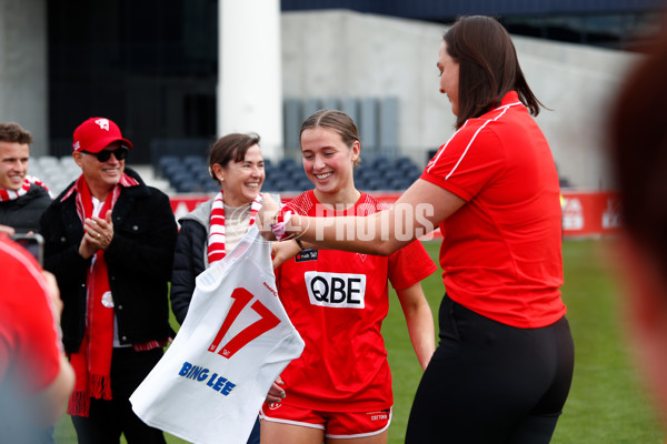 AFLW 2022 S7 Round 08 - Essendon v Sydney - 1017356