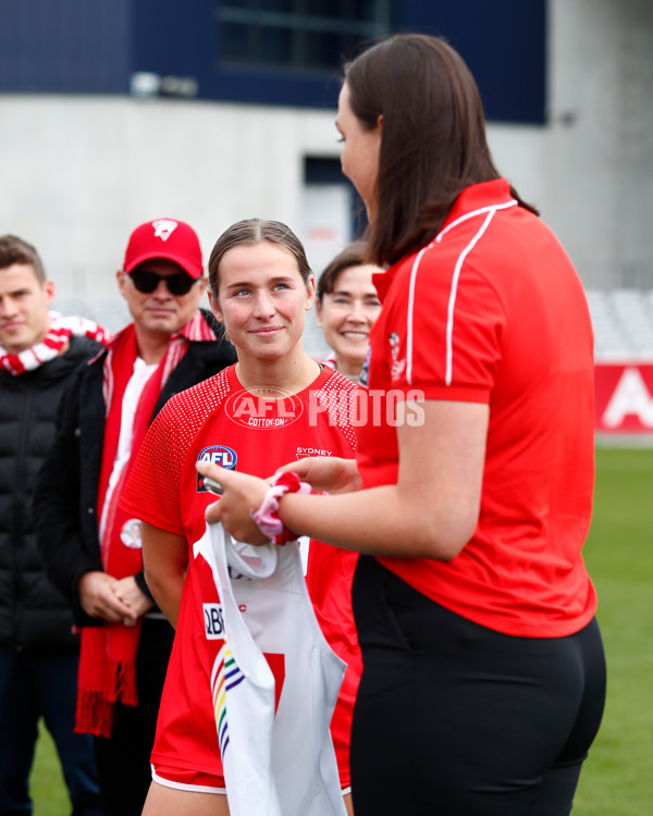 AFLW 2022 S7 Round 08 - Essendon v Sydney - 1017350