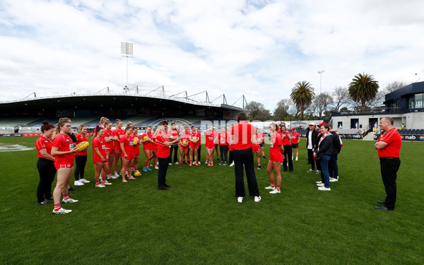 AFLW 2022 S7 Round 08 - Essendon v Sydney - 1017354
