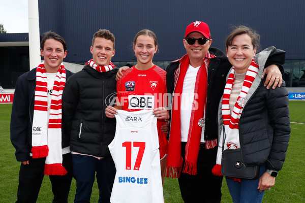 AFLW 2022 S7 Round 08 - Essendon v Sydney - 1017352