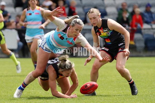 AFLW 2022 S7 Round 08 - Western Bulldogs v St Kilda - 1017906