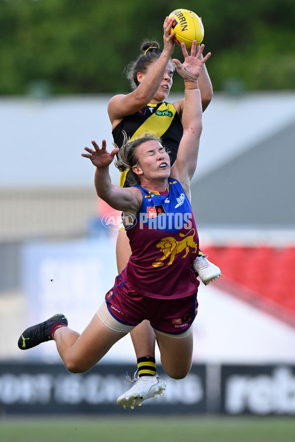 Photographers Choice - AFLW 2022 S7 Finals Week 01 - 1021619