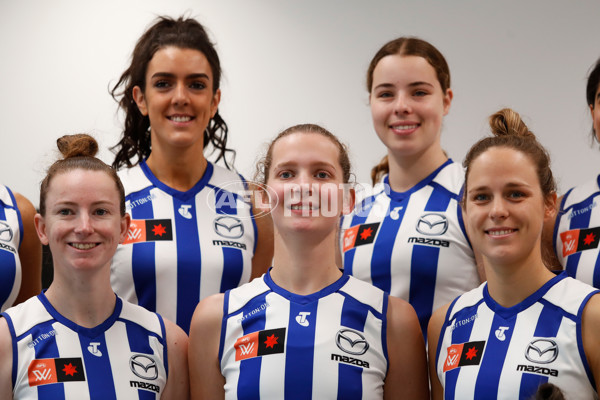 AFLW 2022 Media - North Melbourne Team Photo Day S7 - 981692