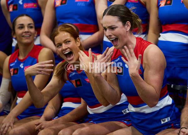 AFLW 2022 Media - Western Bulldogs Team Photo Day S7 - 984635
