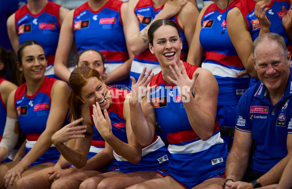 AFLW 2022 Media - Western Bulldogs Team Photo Day S7 - 984636