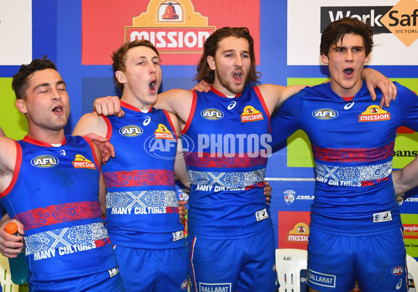 AFL 2017 Round 19 - Western Bulldogs v Essendon - 536003