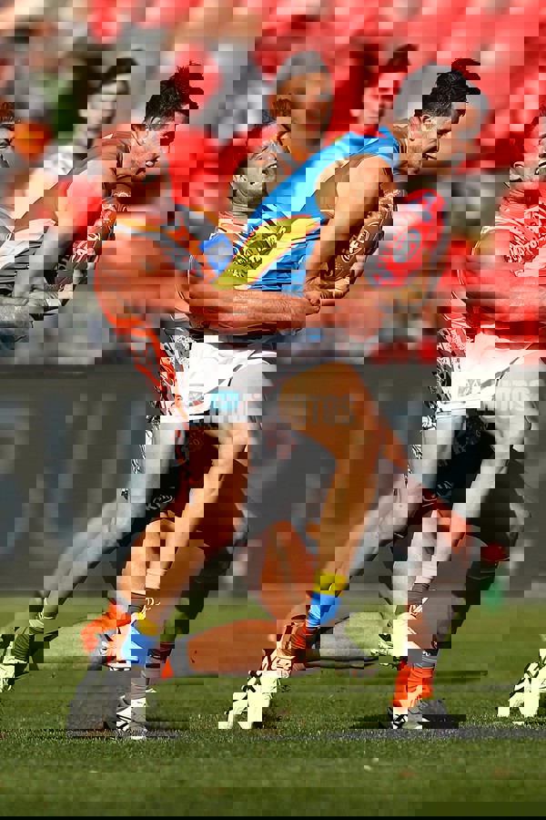 AFL 2019 Round 11 - GWS v Gold Coast - 680435