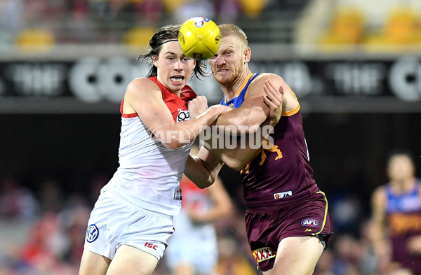 AFL 2018 Round 10 - Photographers Choice - 596484