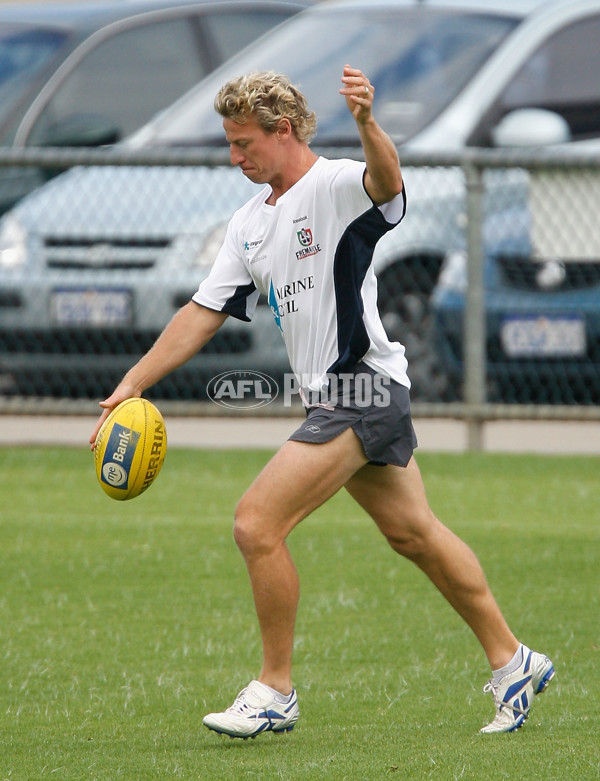 AFL 2010 Training - Fremantle 210410 - 204117