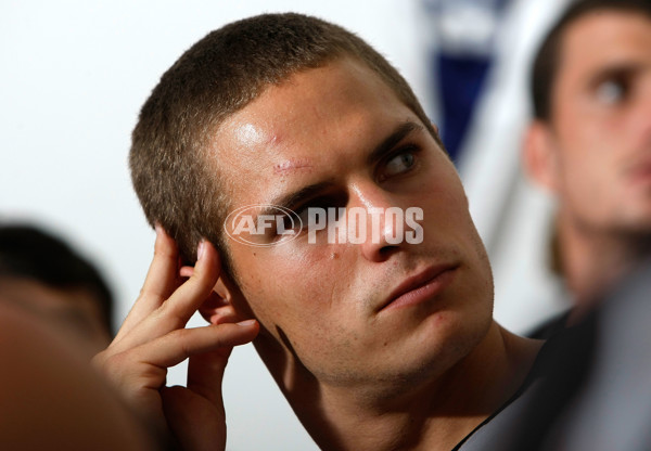 AFL 2010 Media - Essendon Players Watch ANZAC Documentary - 204189
