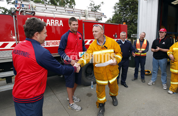 AFL 2009 Media - Melbourne Community Camp 110209 - 174105