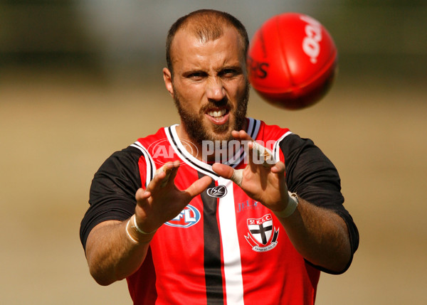 AFL 2008 Media - St Kilda Training 080408 - 129582