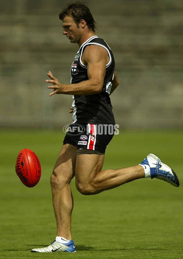 AFL 2004 Media - St Kilda Community Camp - 114631