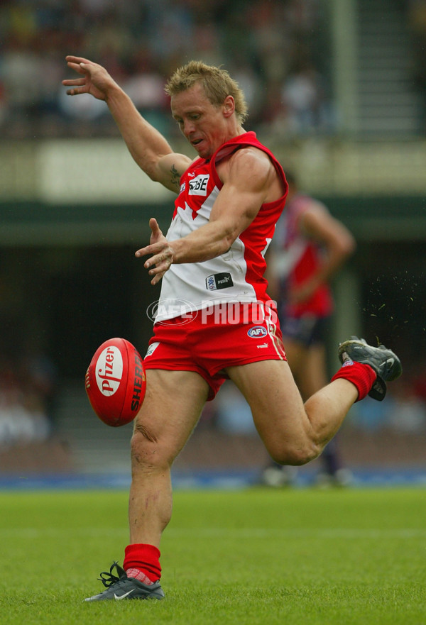 AFL 2004 Rd 2 - Sydney Swans v Fremantle - 115862
