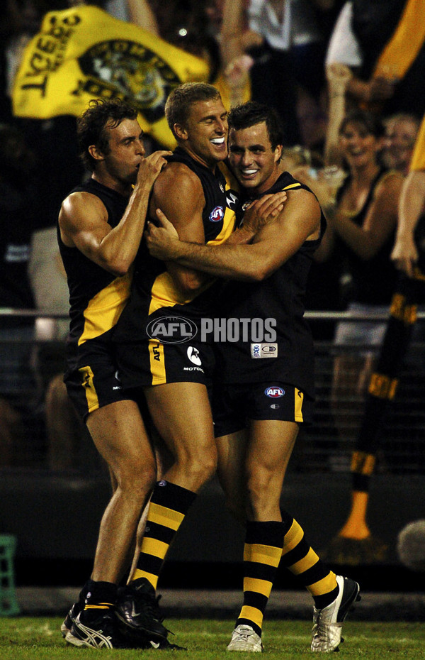AFL 2004 Wizard Cup Rd 1 - Richmond v Western Bulldogs - 171136
