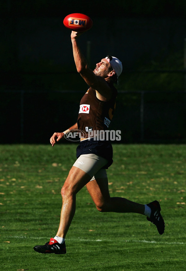 AFL 2005 Media - Hawthorn Training 260105 - 177077