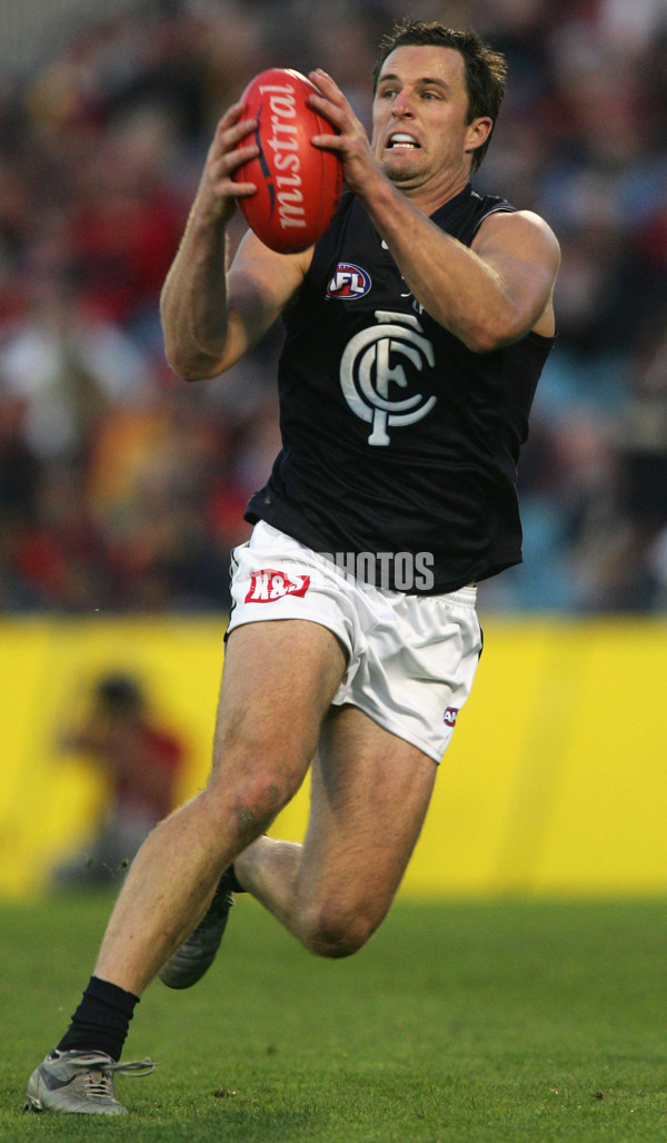 AFL 2006 Rd 9 - Adelaide Crows v Carlton - 33221
