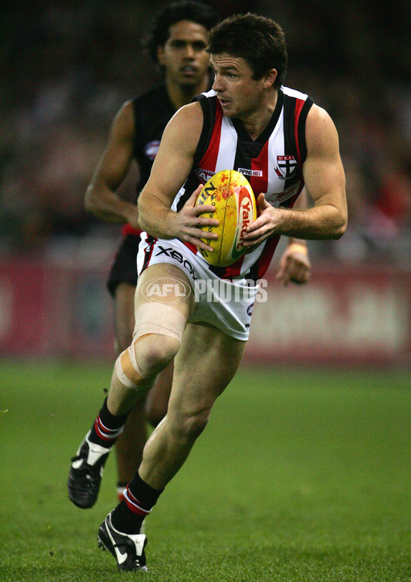 AFL 2005 Rd 13 - Essendon v St Kilda - 59275