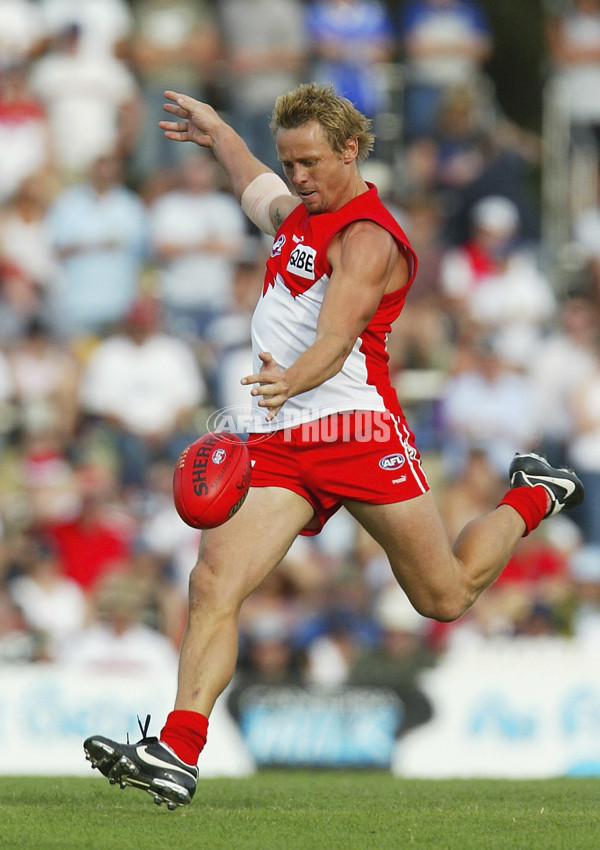 AFL 2005 Rd 2 - Kangaroos v Sydney Swans - 59879
