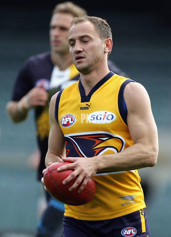 AFL 2005 Media - West Coast Training 210905 - 61569