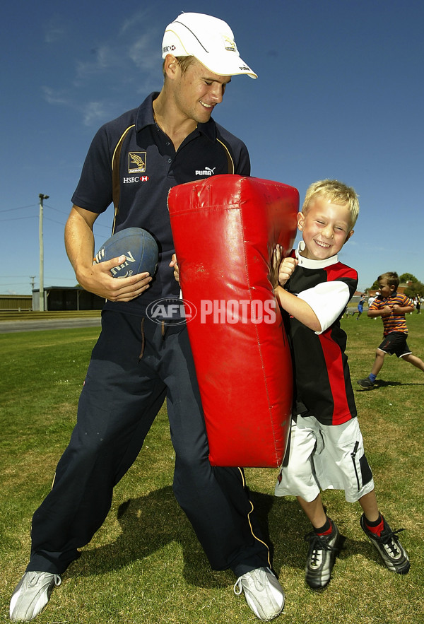AFL 2004 Media - Hawthorn Community Camp - 67748
