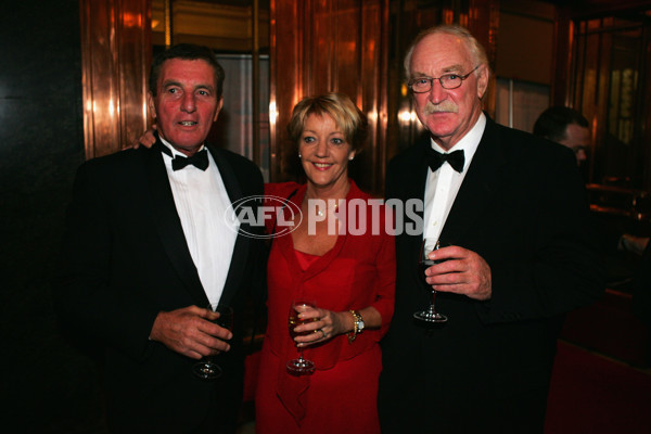 AFL 2004 Media - Retrospective Medal Presentation 260704 - 115785