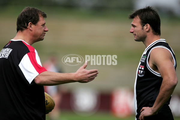 AFL 2004 Media - St Kilda Training 090904 - 115419