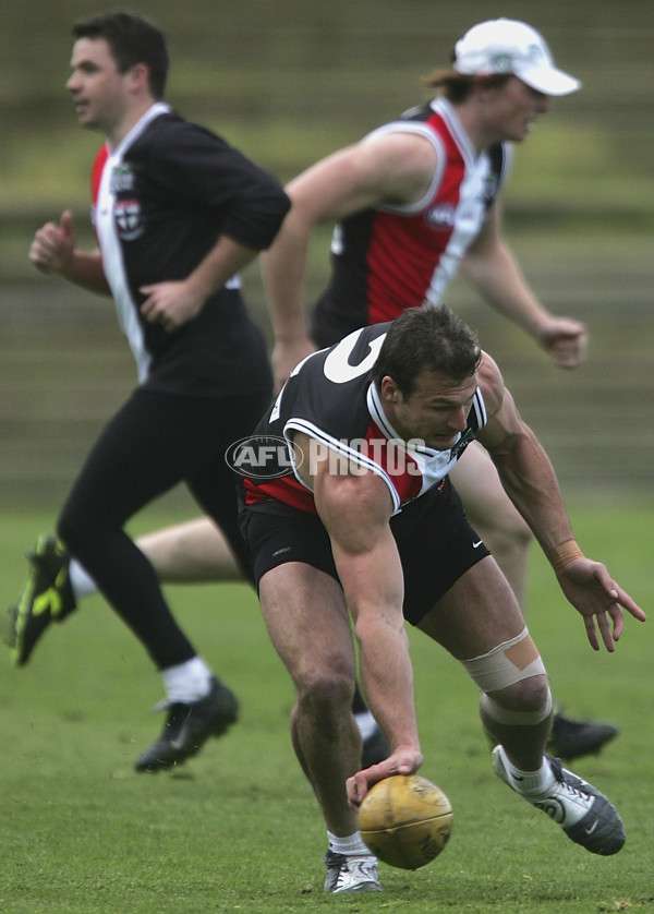 AFL 2004 Media - St Kilda Training 140904 - 115457