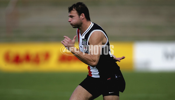 AFL 2004 Media - St Kilda Training 140904 - 115455