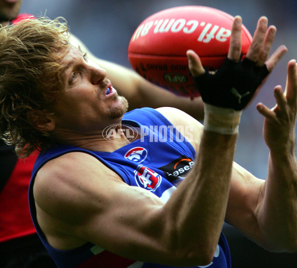 AFL 2004 Rd 22 - Essendon v Western Bulldogs - 117447