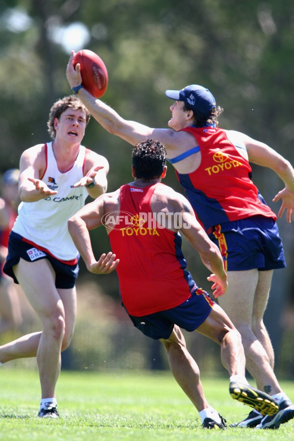 AFL 2004 Media - Adelaide Crows Training 251105 - 173697
