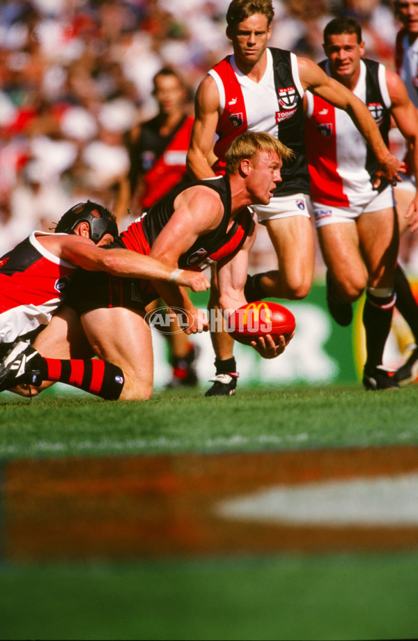 AFL 1998 Round 2 - Essendon v St Kilda - 29657