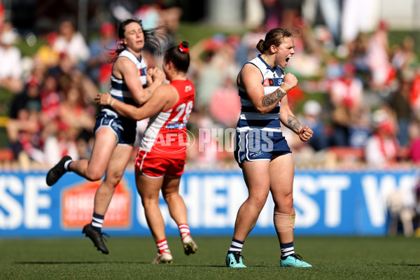 AFLW 2023 Round 02 - Sydney v Geelong - A-43020930