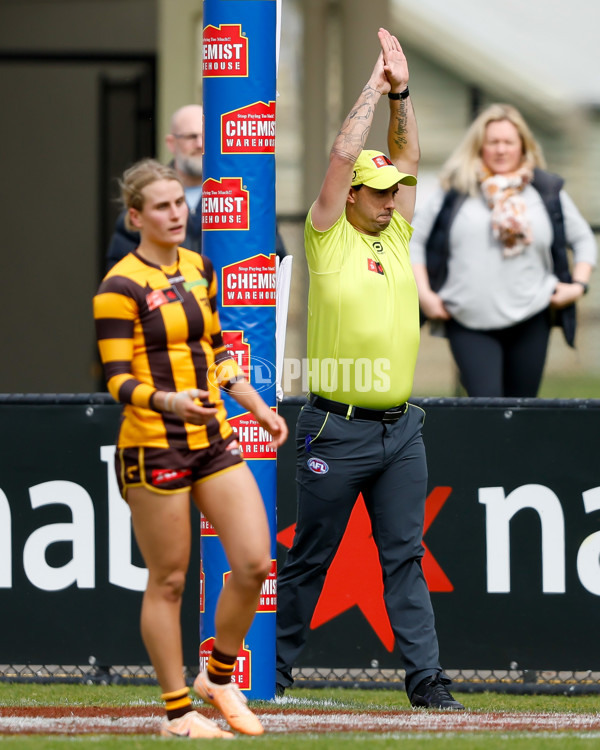 AFLW 2023 Round 02 - Western Bulldogs v Hawthorn - A-43067492