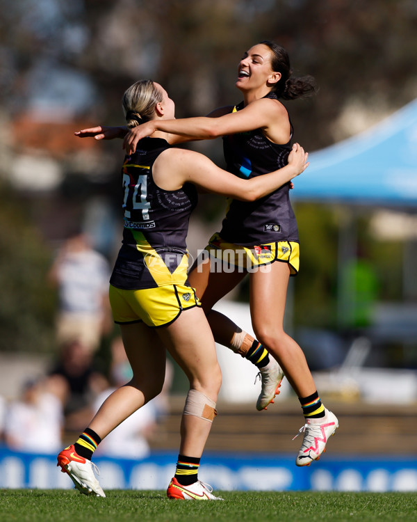 AFLW 2023 Round 10 - Collingwood v Richmond - A-45013393