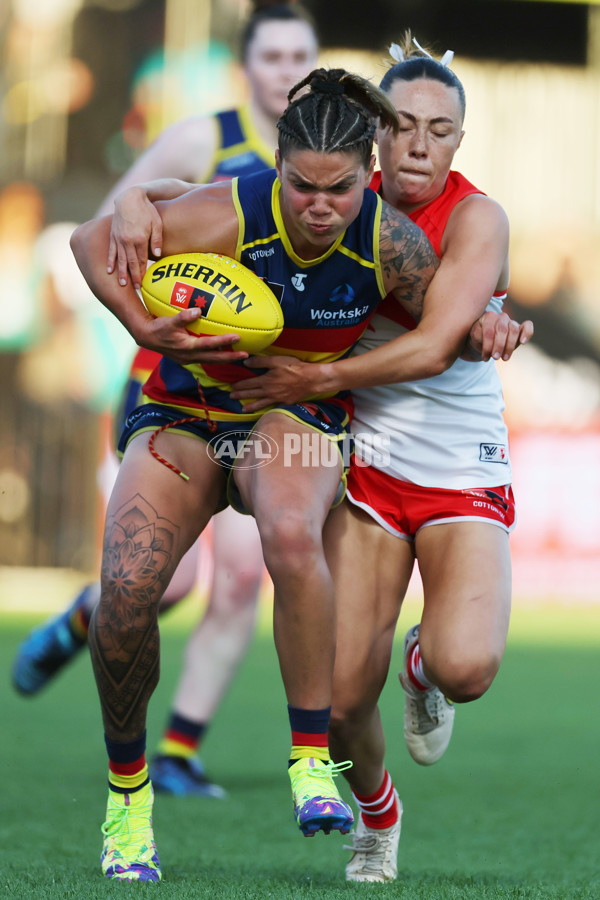 AFLW 2023 First Semi Final - Adelaide v Sydney - A-45107393