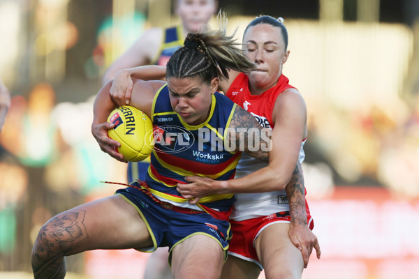 AFLW 2023 First Semi Final - Adelaide v Sydney - A-45110959
