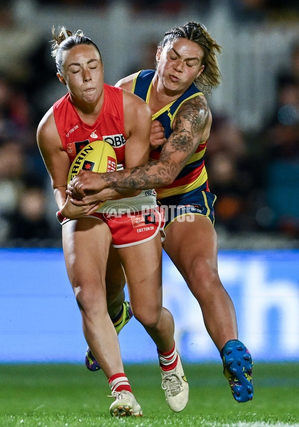 AFLW 2023 First Semi Final - Adelaide v Sydney - A-45113672