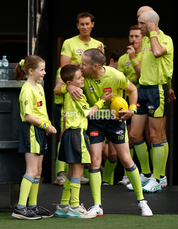 AFL 2024 Round 07 - Geelong v Carlton - A-48231623