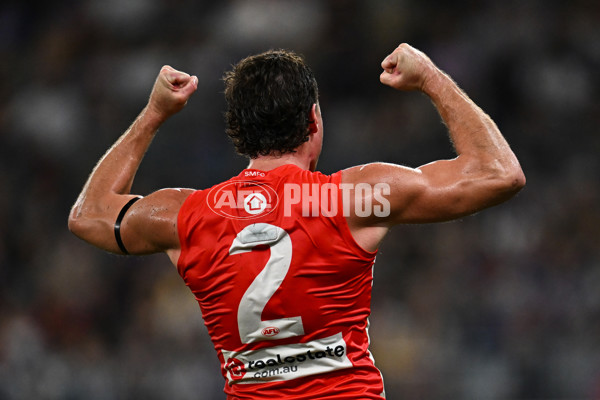 AFL 2024 Round 09 - Fremantle v Sydney - A-49086284