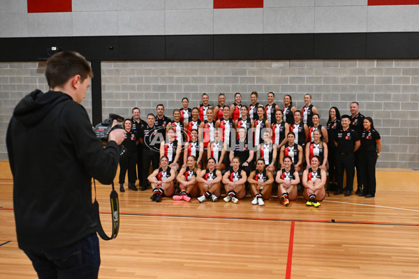 AFLW 2024 Media - St Kilda Team Photo Day - A-51674669