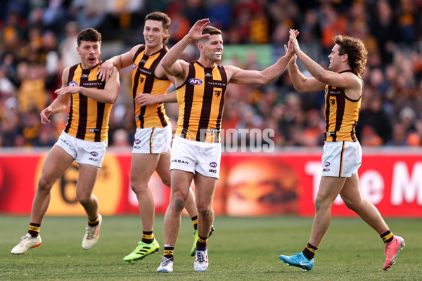 AFL 2024 Round 21 - GWS v Hawthorn - A-52531555