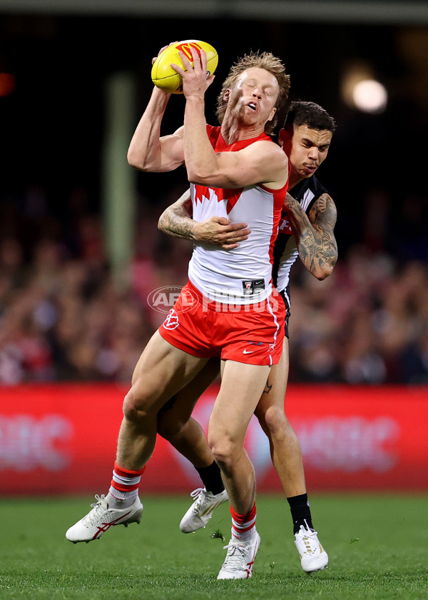 AFL 2024 Round 22 - Sydney v Collingwood - A-52628376