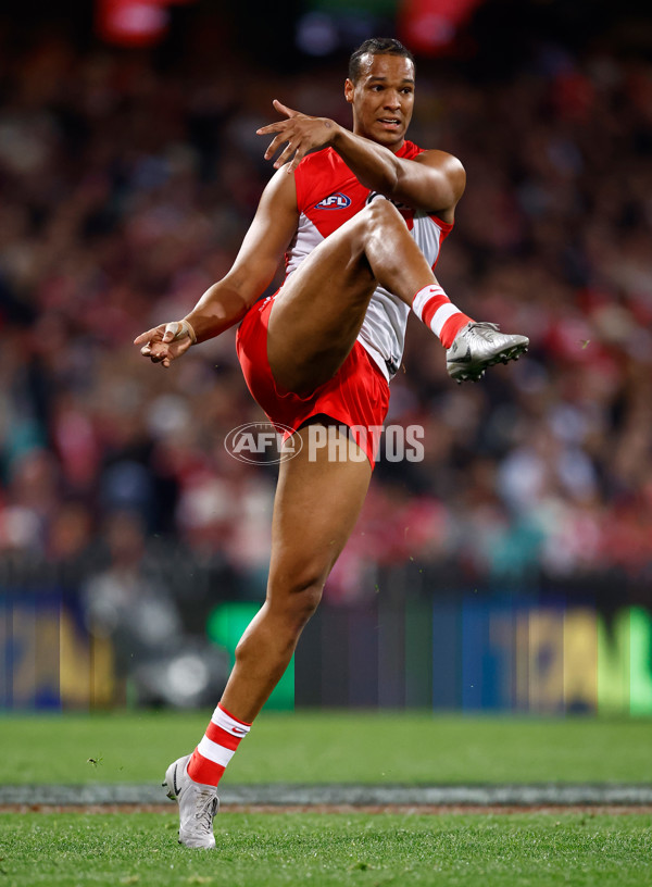 AFL 2024 Round 22 - Sydney v Collingwood - A-52629229